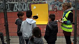 Hier kann man Tischtennis gegen sich selbst spielen. Bild: Johannes Hayner, QM Pankstraße