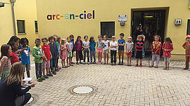 Kinder bei der Einweihung des Hortgebäudes Arc-en-Ciel. Foto: QM Rollbergsiedlung
