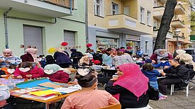 Beim Zuckerfest konnten die Kinder basteln und die Erwachsenen ins Gespräch kommen. (Bild: QM Donaustraße-Nord)