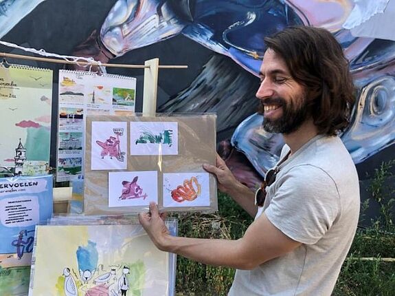 Bei der „Kritzel mit“-Aktion des Künstlers Yves Cervoleon konnten Interessierte ihrer Kreativität freien Lauf lassen. (Bild: QM Zentrum Kreuzberg)