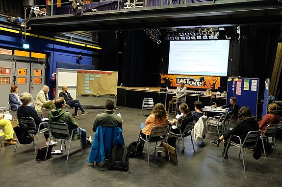 Die zweitägige Projektbörse thematisiert den aktuellen Stand, die Erfolge und Pläne der Projekte aus dem Programm Sozialer Zusammenhalt. (Bild: Julian Krischan)