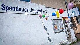 Der Verein Spandauer Jugend e.V. setzt sich mit dem Projekt „fAmILiEn“ dafür ein, dass Barrieren in Bezug auf bedarfsorientierte Angebote abgebaut werden. (Bild: Ralf Salecker)