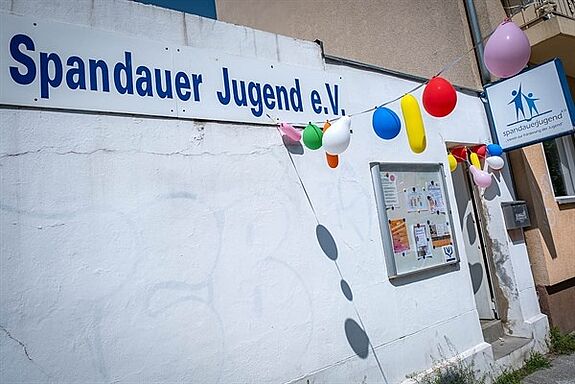 Der Verein Spandauer Jugend e.V. setzt sich mit dem Projekt „fAmILiEn“ dafür ein, dass Barrieren in Bezug auf bedarfsorientierte Angebote abgebaut werden. (Bild: Ralf Salecker)