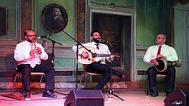 Eine der drei Gitarrengruppen im Olof-Palme Zentrum Foto: Dominique Hensel, QM Brunnenviertel-Ackerstraße