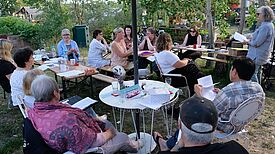 Die Quartierratsmitglieder kamen im Bürgergarten Helle Oase zusammen. (Bild: Julian Krischan)