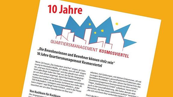 Broschüre anlässlich zehn Jahre Quartiersmanagement im Kosmosviertel mit Titelblatt und Foto einer Singgruppe.