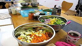 Keine Lebensmittelverschwendung: Eine gesunde, kostengünstige und nachhaltige Ernährung steht im Mittelpunkt der „Küche für alle“. (Bild: Jens Sethmann)