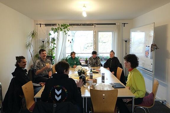 Die Vertretenden von Union Berlin und ALBA Berlin berichteten beim Rundgang von ihren Erfahrungen und informierten über ihre Vorhaben. (Bild: H. Heiland)