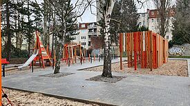 Der neue Spielplatz rund um die Auguste-Viktoria-Allee ist seit dem 20. Dezember 2021 wieder nutzbar und bietet viel Platz für Kinder jeden Alters. Bild: QM Auguste-Viktoria-Allee