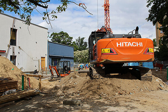 Die Bauarbeiten für den Erweiterungsbau des Olof-Palme-Zentrums (OPZ) haben begonnen. (Bild: M. Hühn)