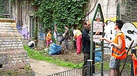 Die Säuberungsaktion in vollem Gange.  Foto: QM Mariannenplatz