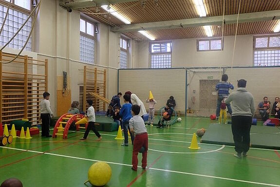 Der Indoor-Spielplatz in der alten Turnhalle der Hermann-Boddin-Schule soll 2028 umfassend saniert werden. (Bild: Birgit Leiß)