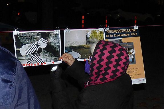 Die Anwohnende stimmten fleißig über ihre Lieblingsfotos für den Kiezkalender ab. Bild: QM Wassertorplatz