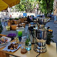 Essen und Getränke bei der Bastelaktion (Bild: QM Donaustraße-Nord)