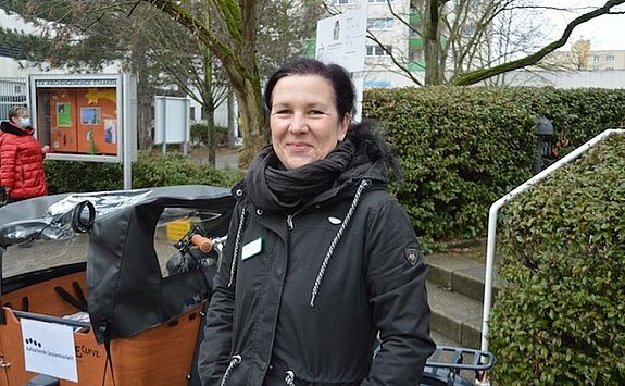 Ein bekanntes Gesicht im Kiez, das Nähe schafft: Stefanie Bath, mal ganz unmaskiert. (Bild. FOEV-Verbund)