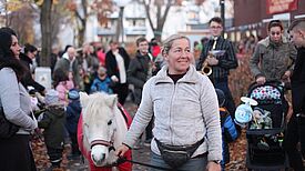 Am 11. November 2019 wird die Lichtinstallation auf dem Letteplatz feierlich eröffnet. Auch das Pony Zorro wird dabei sein. Bild: QM Letteplatz
