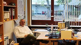 Projektleiter Mathias Krebs steht interessierten Bürgerinnen und Bürgern im Projektbüro mit Rat und Tat zur Seite. (Bild: QM Gropiusstadt Nord)