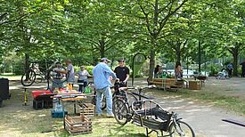 Fahrräder wurden repariert, Bremsen eingestellt und platte Reifen geflickt.  Der erste Fahrradaktionstag im QM-Gebiet Dammwegsiedlung / Weiße Siedlung war ein voller Erfolg. (Bild: Holger Heiland)