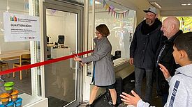 Wenke Christoph, Felix Bergemann und Helmuth Paland eröffnen das neue QM-Büro. (Foto: Selim Toth)