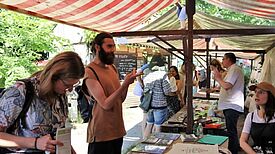 Die Vorstellung des Praxisleitfadens auf dem EdiCitNet Sommerfachaustausch. (Bild: Sarah Al-Alawi – Stadtkümmerei)