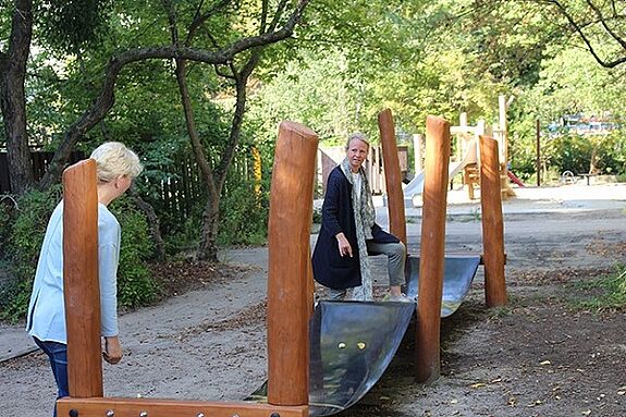 Am 8. September 2021 wurde der Bewegungsparcours mit einer  Projektbegehung offiziell eröffnet. Foto: QM Rollbergsiedlung