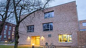 Hinter der Klinkerfassade finden zukünftig Angebot für die Jugendlichen der Spandauer Neustadt statt. (Bild: Ralf Salecker)