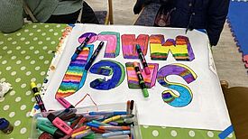 Das Projekt „Sag mal!“ ermutigt junge Menschen ihr Quartier mitzugestalten. (Bild: Yazeed Zoumot)