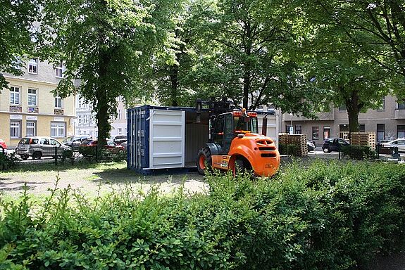 Dieser blaue Schiffscontainer ist zukünftig ein Treffpunkt im Kiez. Bild: QM Spandauer Neustadt