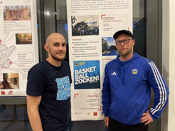 Gemeinsam mit dem ALBA Berlin Basketballteam e.V. schafft das QM an der Albert-Gutzmann-Schule die Voraussetzungen für offene Sport- und Bewegungsangebote für Kinder und Jugendliche. (Bild: Julia Six)