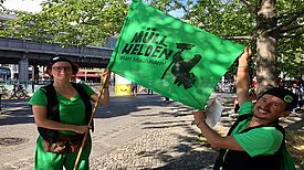 Lorena Terzi und Ricardo Valdivia sind die „Waste Influencer“ vom Kotti. Bild: QM ZKO