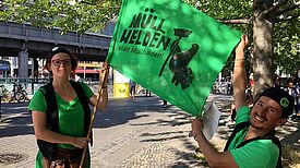 Lorena Terzi und Ricardo Valdivia sind die „Waste Influencer“ vom Kotti. Bild: QM ZKO