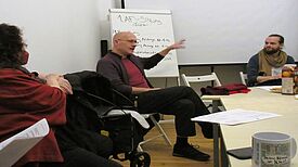 Bei der Sitzung der Aktionsfonds-Jury werden die Anträge der Ideengeberinnen und -geber besprochen. (Bild: Jens Sethmann)