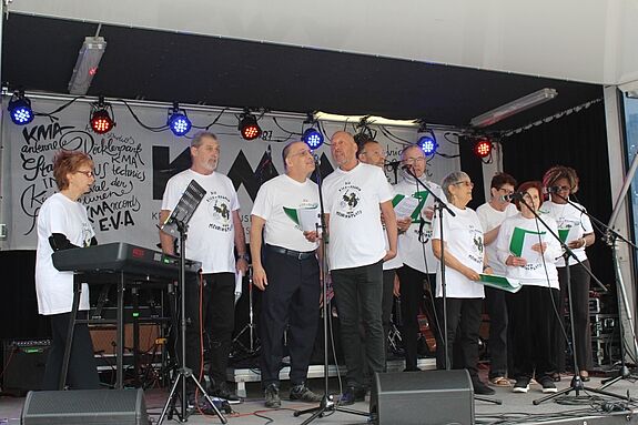 Für eine weitere musikalische Untermalung waren die Kiez-Krähen zuständig. (Bild: QM Mehringplatz)