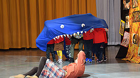 Bei der Aufführung von „Pinocchio“ begeisterten die Kinder das Publikum mit ihren Schauspielkünsten. (Bild: QM Germaniagarten)