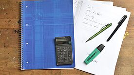 Das Projekt „Große Klasse!“ unterstützt Eltern, Großeltern und Erziehungsberechtigte dabei, ihre Kinder optimal zu fördern. (Bild: Skylar Kang / Pexels)