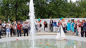 Der Springbrunnen auf der Lipschitzallee sprudelt wieder. Foto: Ungethüm 