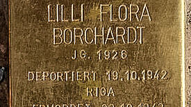 Der Stolperstein erinnert an die Familie Borchardt, die neben dem Park in der Pallasstraße 12 wohnte. Bild: Bertram von Boxberg