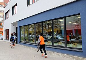 Das Olof-Palme-Zentrum soll der Förderung von Angeboten für Kinder und Jugendliche dienen sowie ein Ort der Begegnung sein. Zielgruppe sind alle Bewohnerinnen und Bewohner, Priorität haben Kinder und Jugendliche. Foto: Dominique Hensel