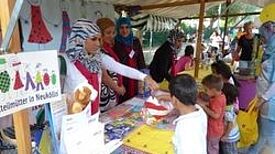 Stadtteilmütter beim Familienfest 2014 in der High-Deck-Siedlung Bild: Quartiersmanagement Weeber+Partner