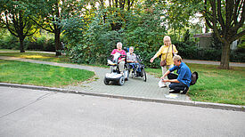 Bürgerinnen und Bürger konnten in einer Bürgerwerkstatt Einblicke in den Planungsprozess erhalten und in Gesprächen und Diskussionen unterschiedliche Anregungen selbst einbringen. Bild: QM Gropiusstadt