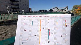 In den interkulturellen Kalender sind Schulferien, Veranstaltungen und Festtage aus verschiedenen Kulturen eingetragen.