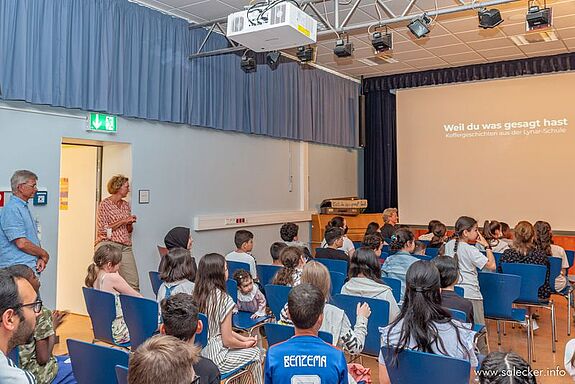 In der Lynar-Grundschule lief der selbstproduzierte Schulfilm „Weil du was gesagt hast ... Koffergeschichten aus der Lynar-Schule“. (Bild: Ralf Salecker)