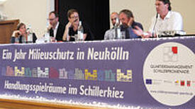 Vertreterinnen und Vertreter aus Politik und Verwaltung diskutierten mit Anwohnern. Bild: QM Schillerpromenade