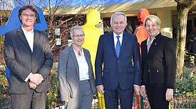 Impressionen des Besuchs des ehemaligen französischen Premiers Jean-Marc Ayrault (2.v.r.). Foto: Quartiersmanagement High-Deck-Siedlung/ Weeber+Partner