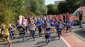 Auf los geht´s los: Start beim Stundenlauf. Foto: Kerstin Heinze