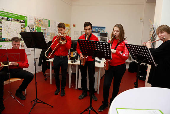 Die Ausstellung wurde mit Jazz-Musik eröffnet. Bild: Antonia Richter