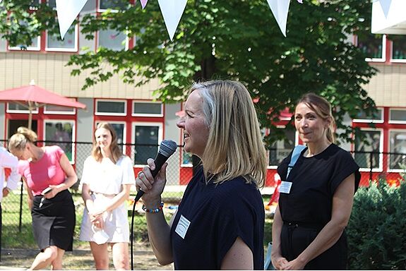 Christine Piwek vom QM-Team Thermometersiedlung begrüßte die Gäste zur Auftaktveranstaltung. (Bild: QM Thermometersiedlung)