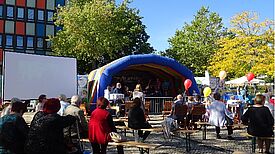 Am 18. September 2020 wurde der Barnimplatz zum kleinen Open-Air-Festival für die friedliche Völkerverständigung. (Bild: QM Marzahn NordWest)