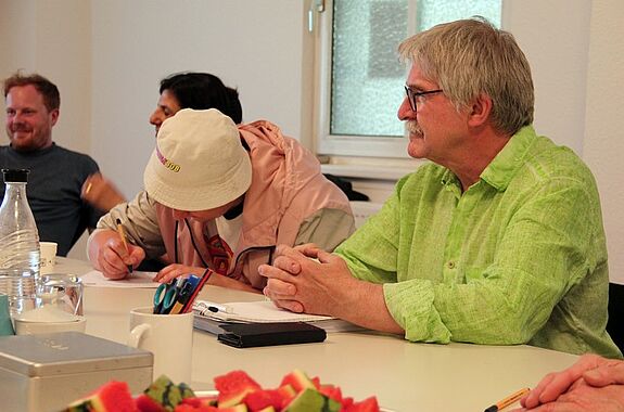 Bei einer Präsentation im QM-Büro konnten Interessierte weitere Informationen zu den Beteiligungsmöglichkeiten bekommen. (Bild: Kerstin Heinze)