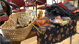 Tauschwaren auf einem Tisch